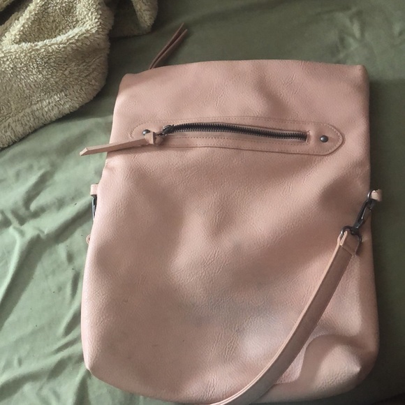 This is a pink kind of coral vans bag - Picture 6 of 6